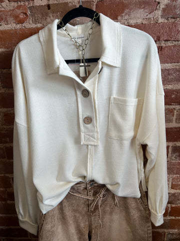 Blu pepper off white button top