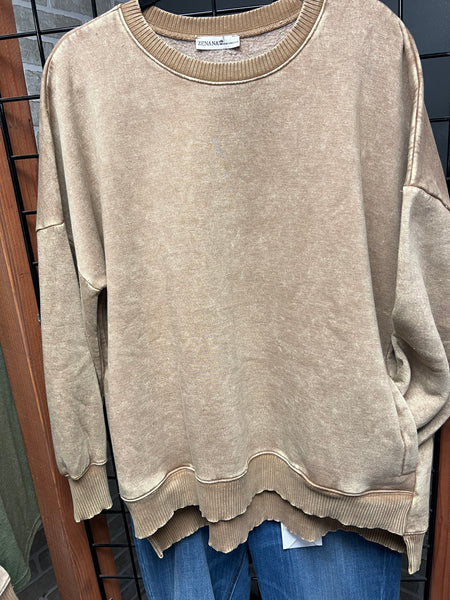 Curvy camel sweatshirt w/pockets