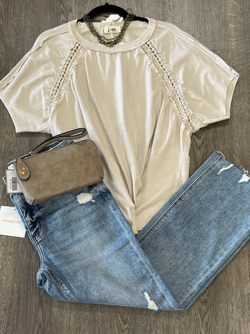 Cream top w/lace detail