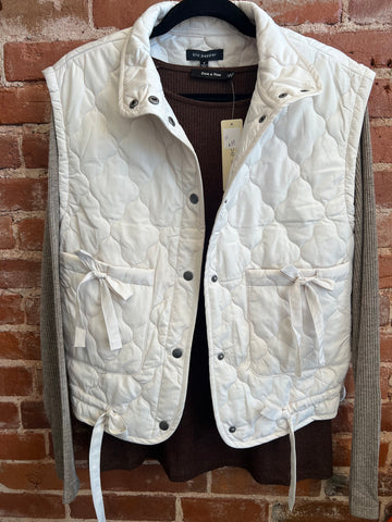 Cream vest w/ bow detail