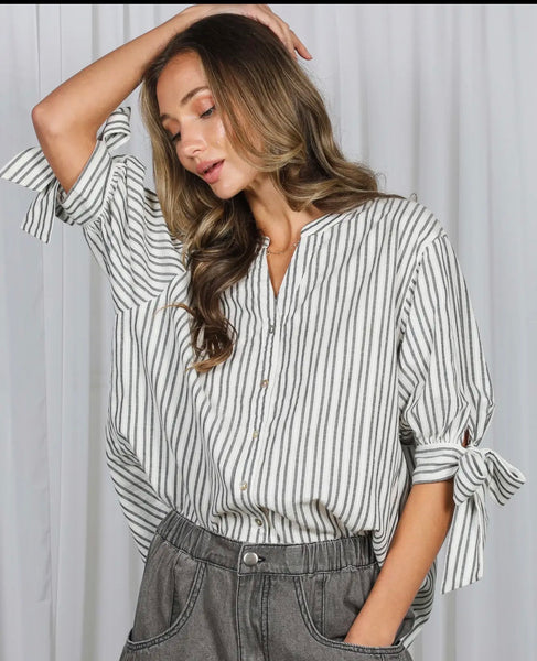 Vine & love black/white button down