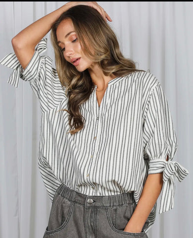 Vine & love black/white button down