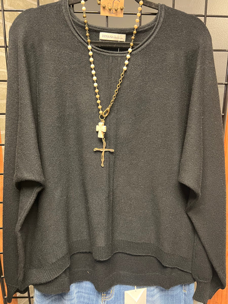 Curvy black front seam sweater