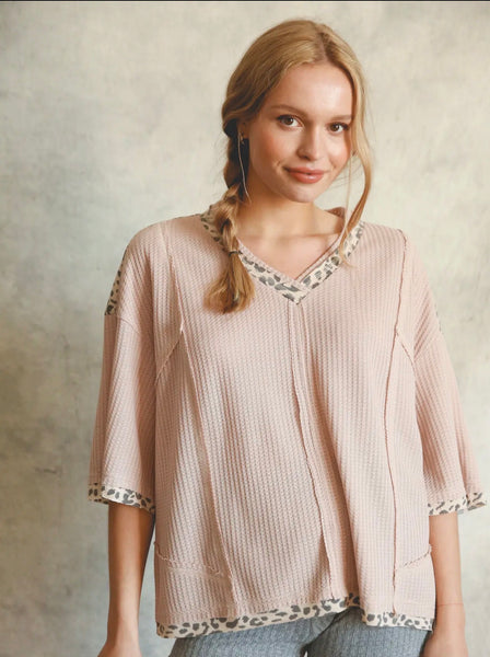 Listicle pink/leopard flowy top