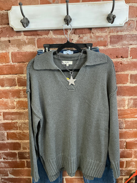 Charcoal sweater w/collar
