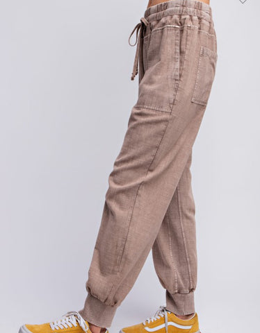 Taupe mineral washed jogger